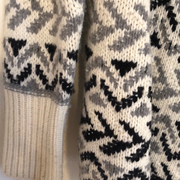 Ellen Tracy Aztec print sweater - Picture 4 of 4